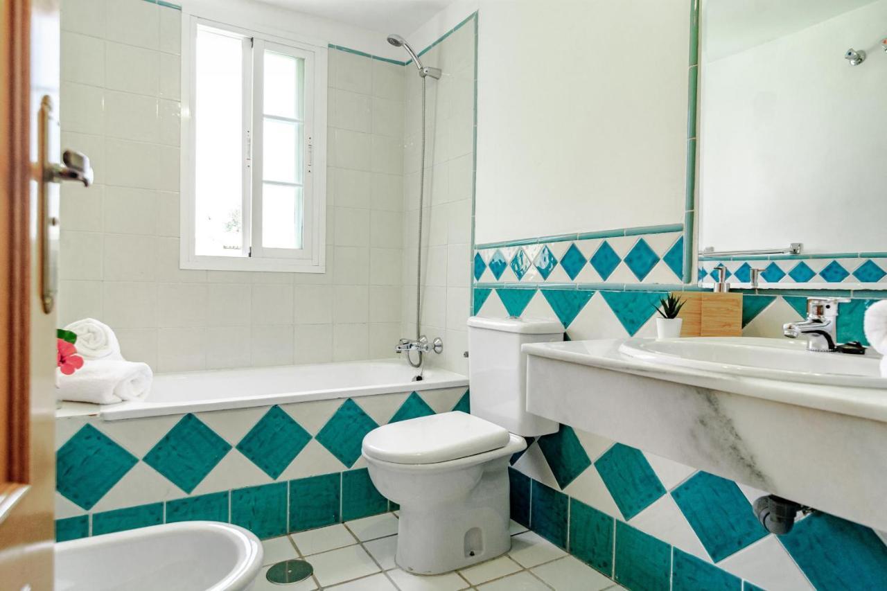 Gorgeous 2 Bedroom Townhouse In Marbella, Steps From An Incredible Vakantiehuis *