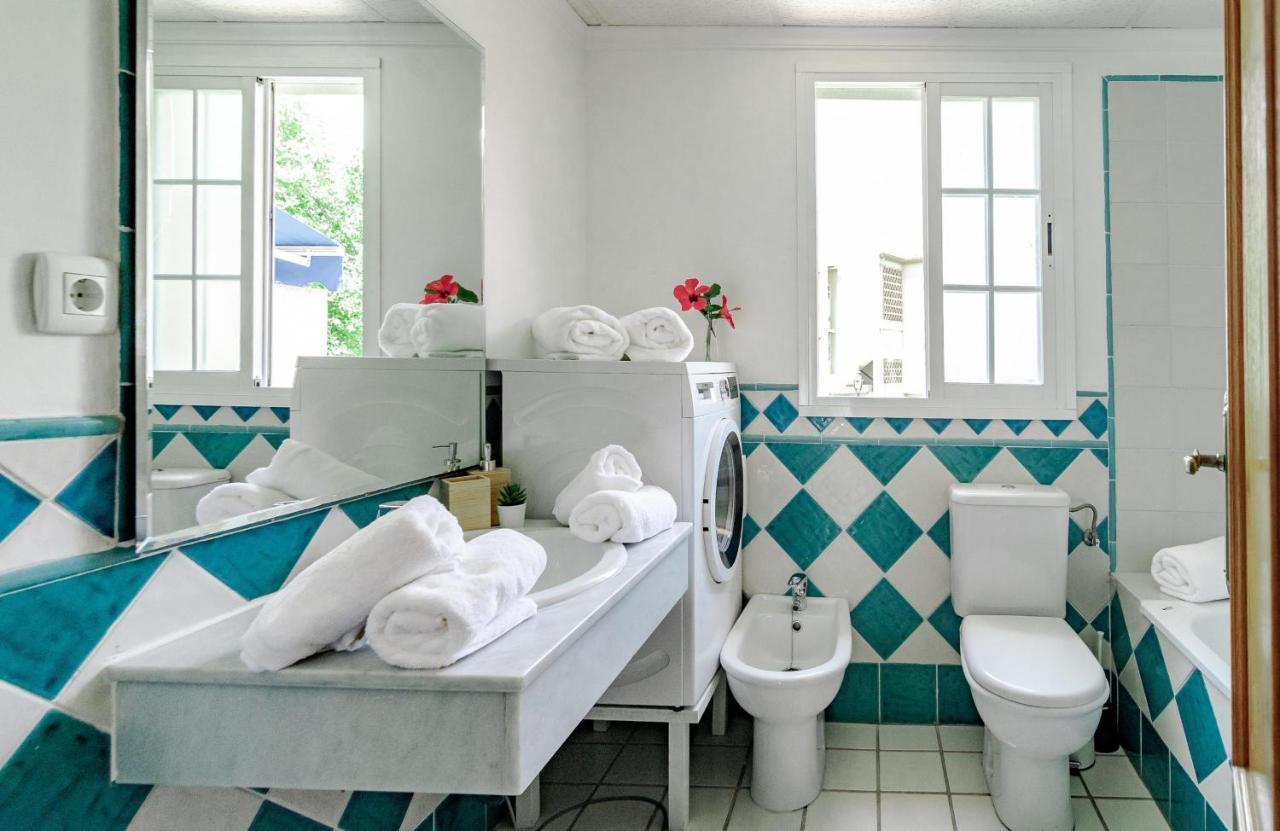 Gorgeous 2 Bedroom Townhouse In Marbella, Steps From An Incredible Vakantiehuis *
